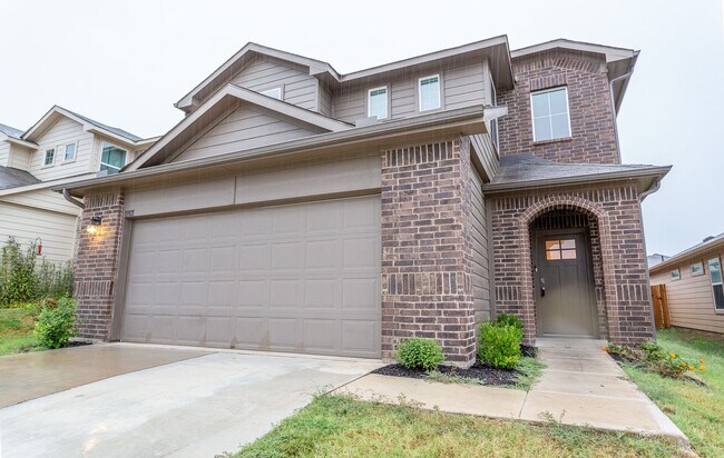 Primary Photo - Beautiful 3 Bed / 2.5 Bath Home with High ...