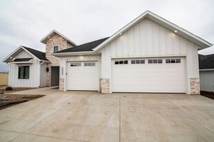 Building Photo - Legacy Homes at Coulee Ridge