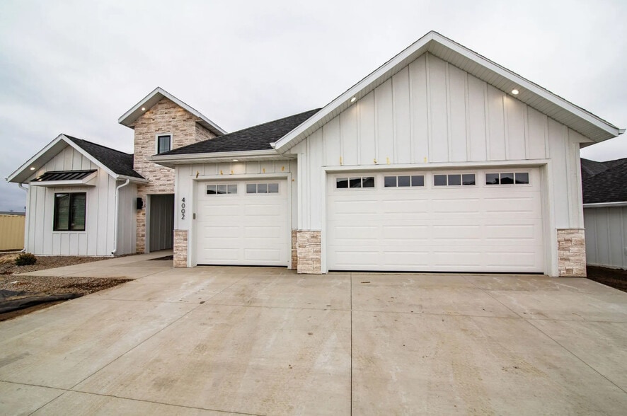 Building Photo - Legacy Homes at Coulee Ridge