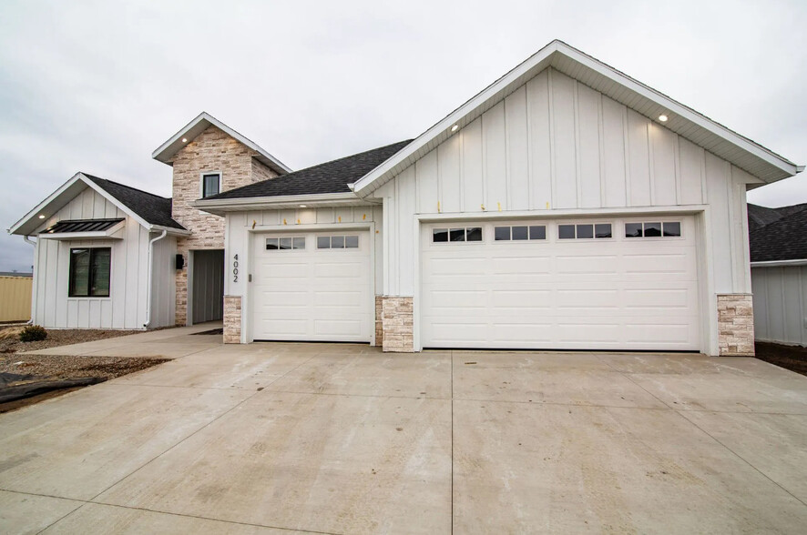 Primary Photo - Legacy Homes at Coulee Ridge