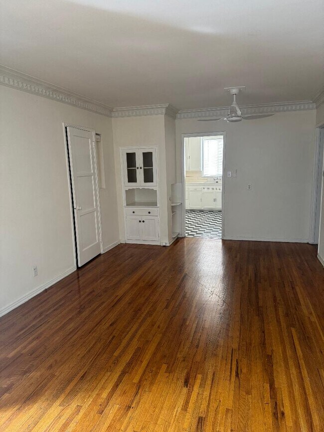 Building Photo - 1532 S Beverly Dr