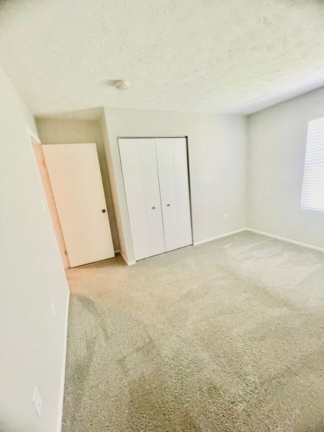 Building Photo - 3-Bedroom 2.5 bath Townhome in Imperial – Style, Space & Sophistication