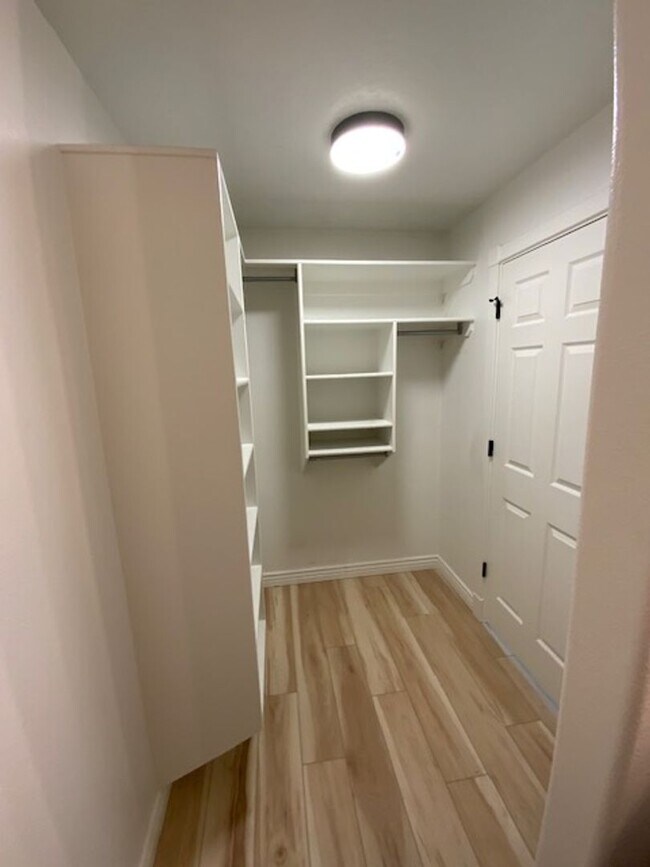 Building Photo - Updated Charleston Heights Townhome
