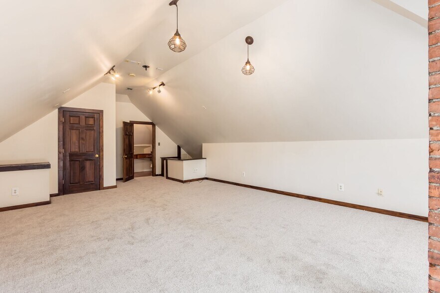 Building Photo - 254 Thurman Ave