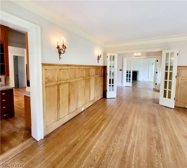 Building Photo - 6 BEDROOM IN CLEVELAND HEIGHTS FOR RENT - ...