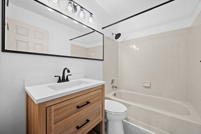 Building Photo - 5401 N Wagonwheel Trail