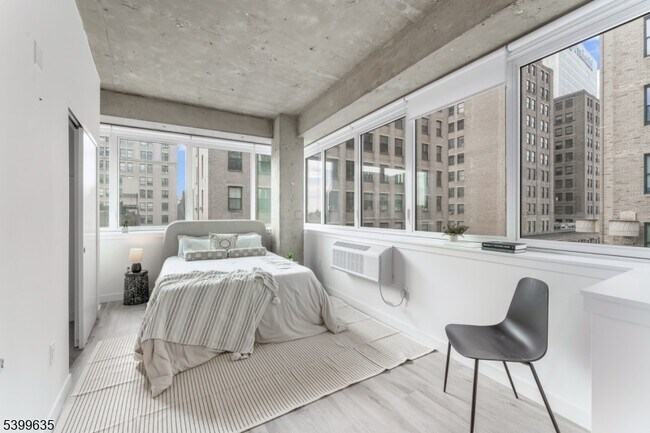 Building Photo - 10 Commerce Ct