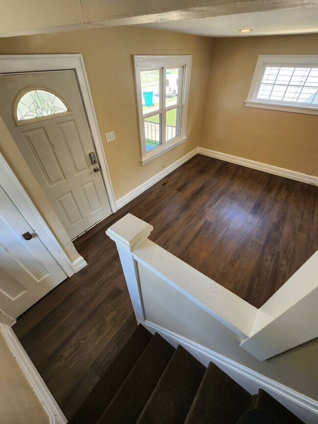 Building Photo - Charming 3-Bedroom Property In Prime location