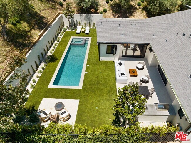 Building Photo - 8628 Edwin Dr