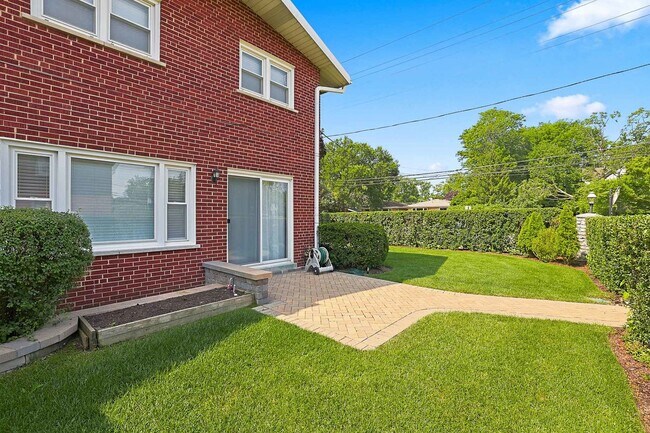 Building Photo - 630 Hibbard Rd