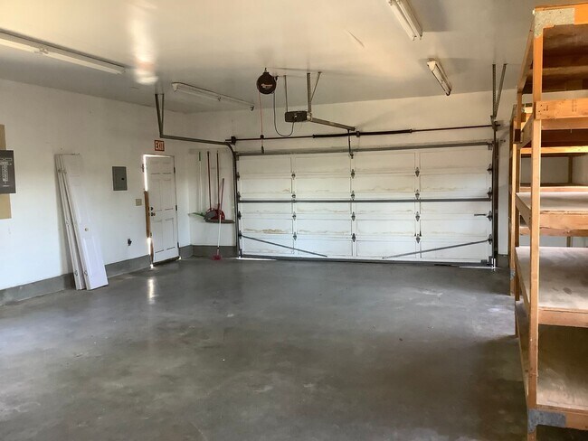 Building Photo - Sebastopol country property