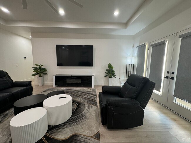 Building Photo - 6129 Lago Grande Dr