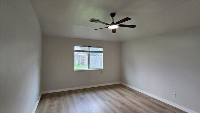 Building Photo - 18015 Willow Cliff Ln