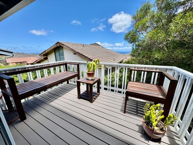 Building Photo - Charming 3-Bedroom Home with Ocean & Mount...