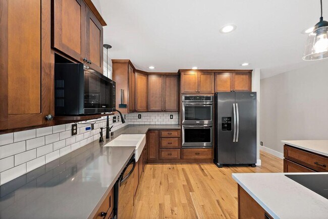 Building Photo - Beautiful Steilacoom Home with Private ADU, Covered Patio, Bonus Gym & A/C!