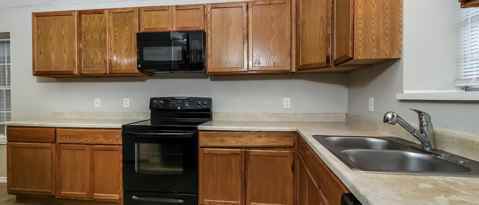 Building Photo - 2310 Summit Dr