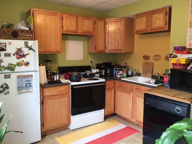 Building Photo - 147 Holland Ave