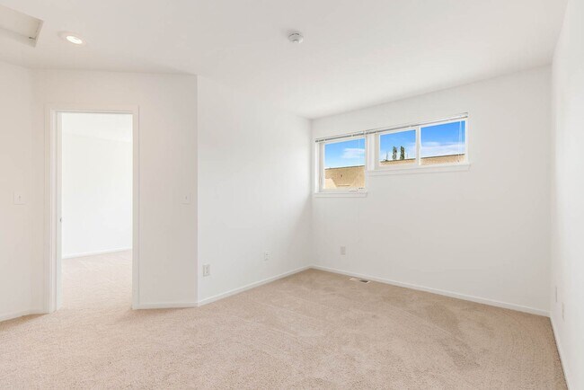 Building Photo - 15855 NE 92nd Way