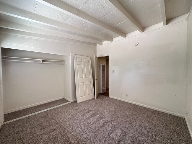 Building Photo - New Flooring Throughout