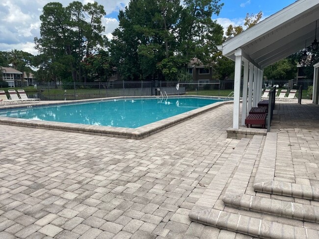 Building Photo - 3 Bed/2 Bath Condo in Windhover Condominiu...