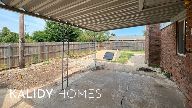 Building Photo - 702 Amity Ln