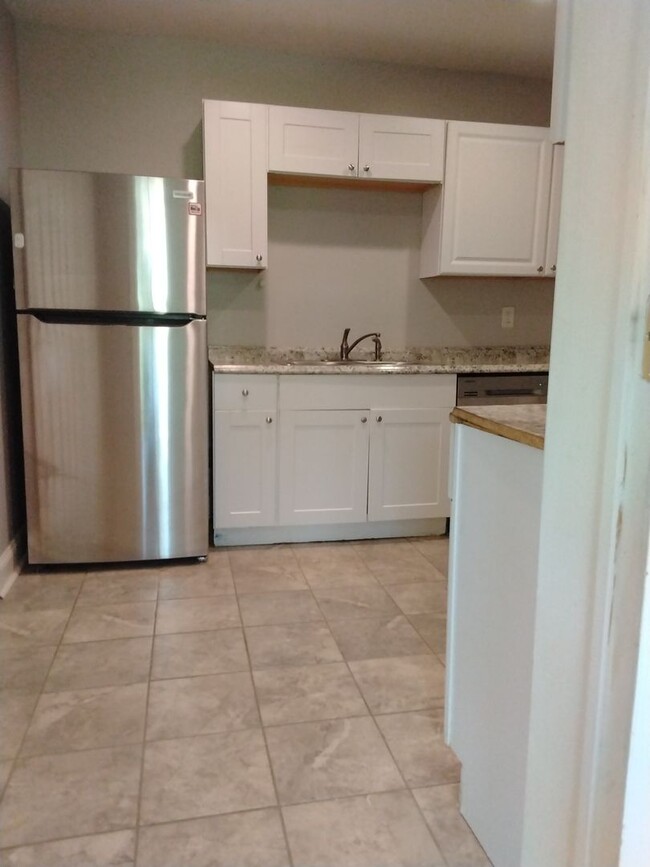 Building Photo - Charming 3-Bedroom Home with Fresh Updates...