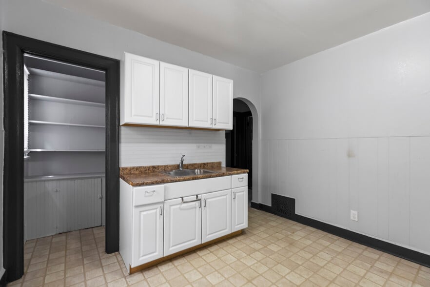 kitchen view 1 - 2514 N Oakland Ave