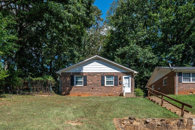 Building Photo - 1018 Moseley Dr
