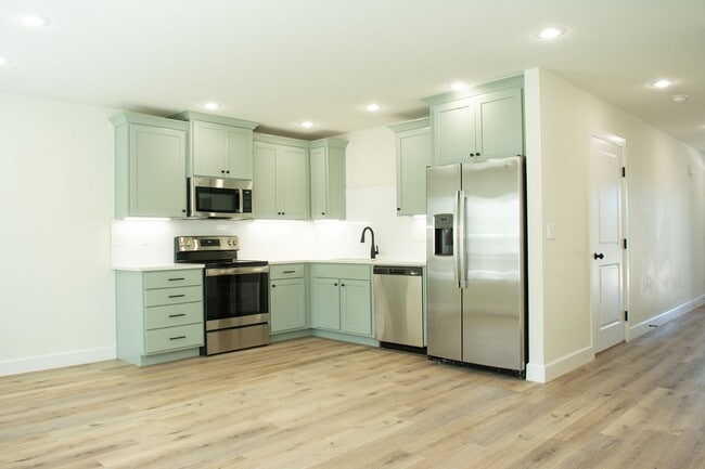 Building Photo - Townhouse in the heart of West Fork !