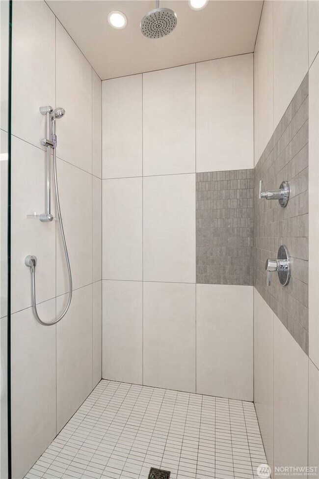Building Photo - 3bd/2.5ba Seattle Home