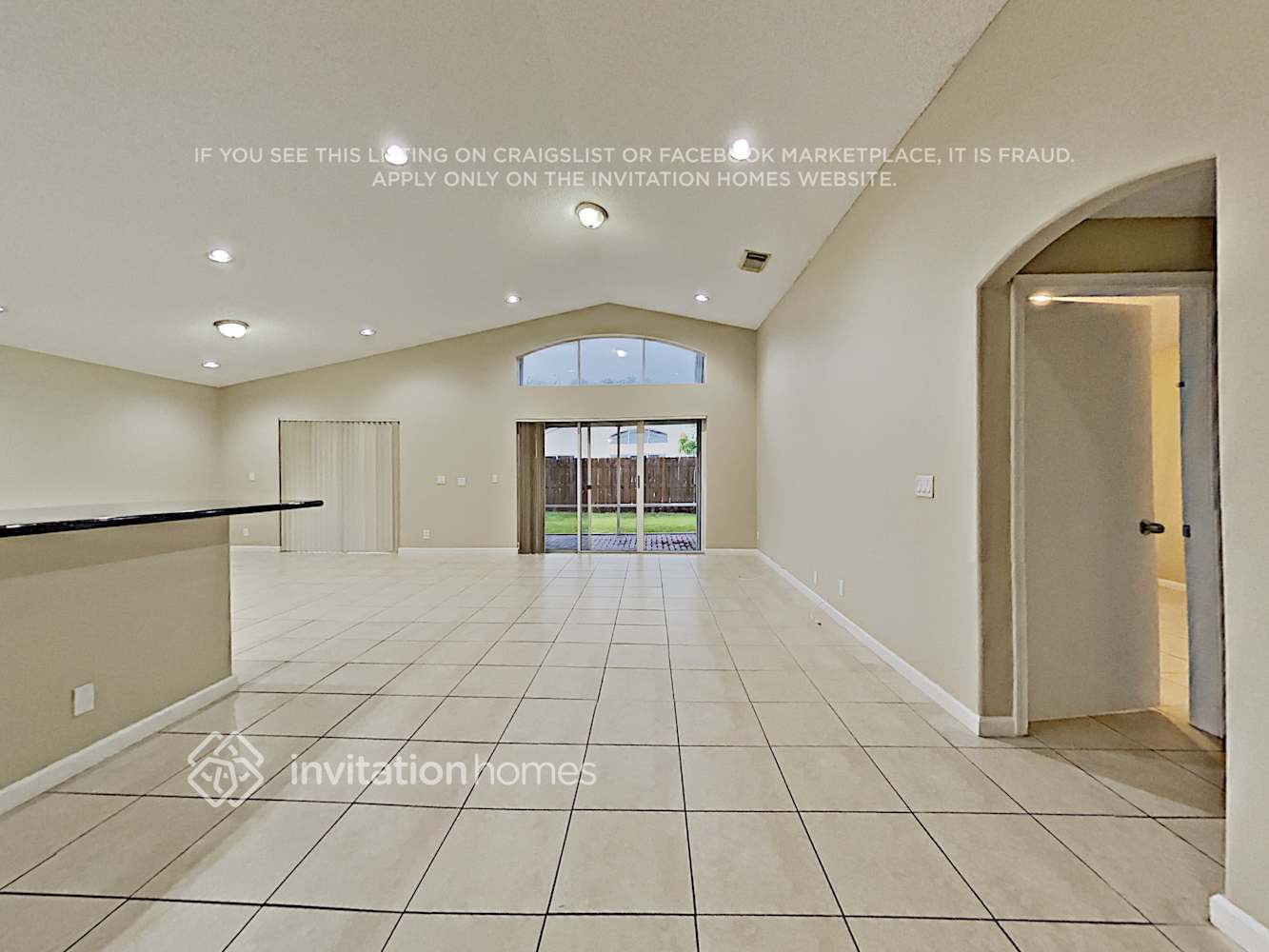 Building Photo - 4929 SW 33rd Ave