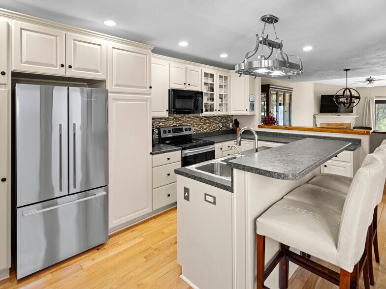 Building Photo - 106 Clubwood Ct