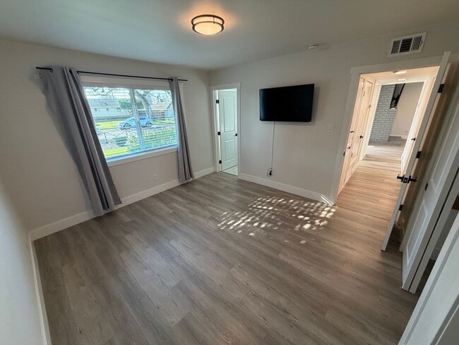 Building Photo - 3 Bedroom | 2 Bathroom | Single-Family Home in Arden-Arcade