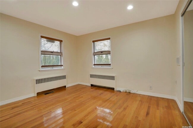 Building Photo - 260 Oak Ridge Ln