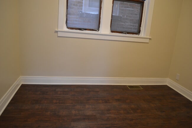 Building Photo - 3759 S Union Ave