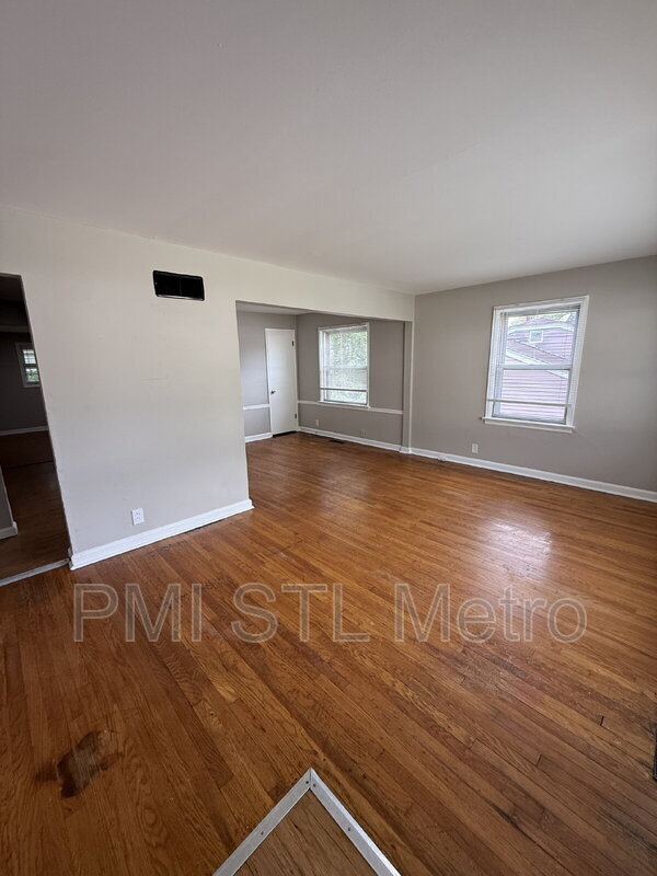 Building Photo - 10235 Cabot Dr