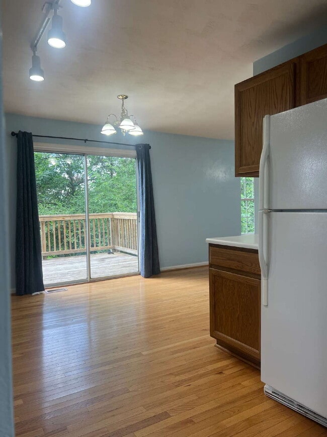 Building Photo - 3 Bdrm / 2.5 Bath House Available Now!!! N...