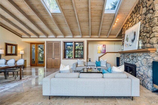 Building Photo - 522 Meadowood Ln