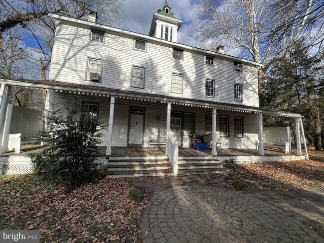 Building Photo - 1 Breakneck Rd