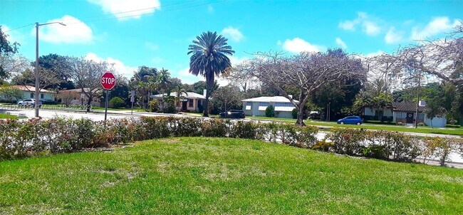 Building Photo - 241 Ponce de Leon Blvd