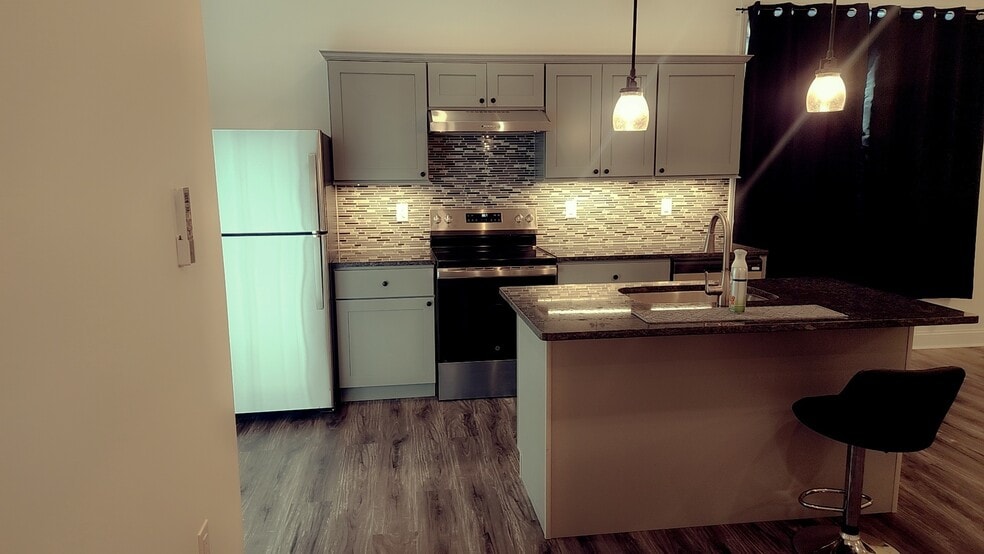 Kitchen with soft close doors - 806 N Ann St