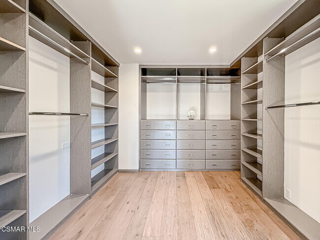 Building Photo - 1915 Woodside Dr