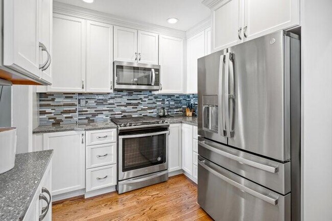 Building Photo - 5030 N Kent Ave