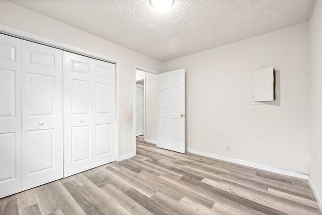 Building Photo - 2 Bedroom Pet Friendly Home For Rent!