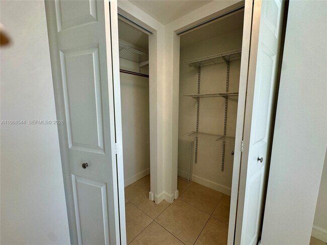 Building Photo - 2855 Leonard Dr