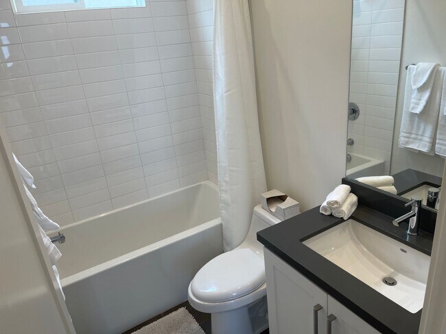 Building Photo - Water views! Less than a block from the ocean! 2 Bed 2.5 Bath Townhome!