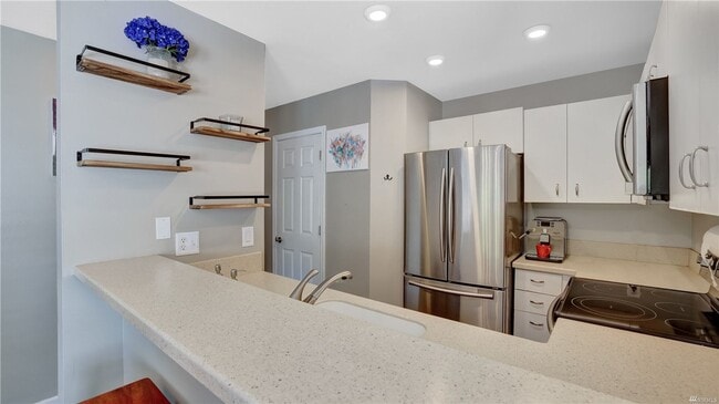 Building Photo - 2bd/2.5ba Kenmore Townhome