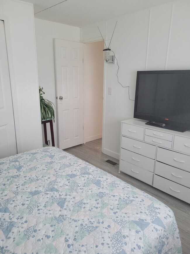 Building Photo - 6450 Floral Ct