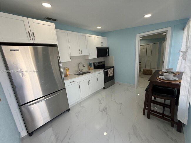 Building Photo - 11525 SW 47th Terrace