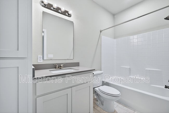 Building Photo - 2813 Peony Dr